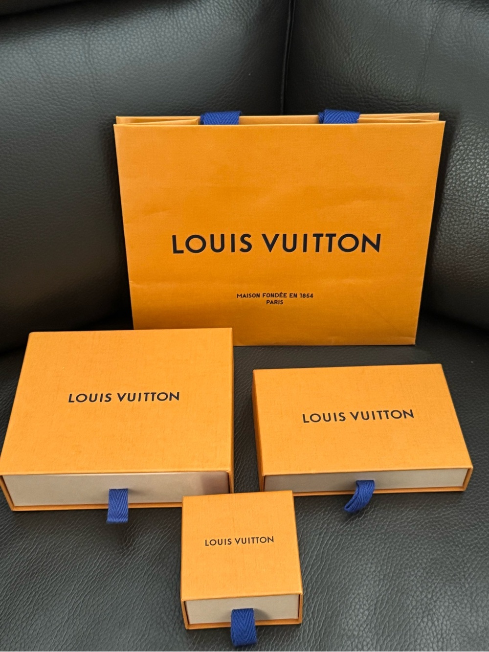 🧡AUTHENTIC LOUIS VUITTON BAG AND BOXES!